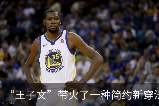 “王子文”带火了一种简约新穿法：卫衣+牛仔裤+短靴，高级又洋气